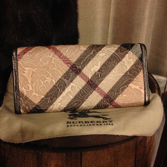 Burberry Foral Embossed Leather Accordian Wallet - Picture 2 of 5